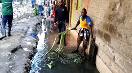 Man scoops up poop in polluted streets with his bare hands during protest in Kenya