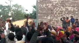 Gram Panchayat elections: Candidate throws banknotes of Rs 500($7) into air in bid to woo voters in northwestern India