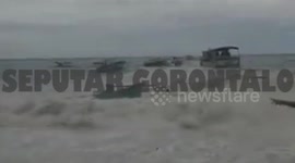 five tourists dragged by the waves