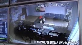 Chinese sanitation worker donates cash savings to Center for Disease Control