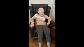 Great-gran celebrates 100th birthday by a singing rendition of 'When You're Smiling'