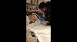 Heartwarming moment nurse sings like an angel while she feeds her patient in Texas