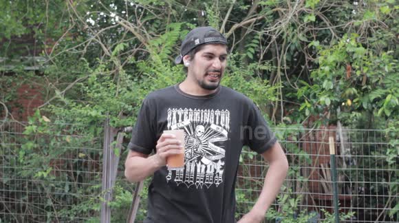 America man drinks entire milkshake made with jar of chilli garlic sauce