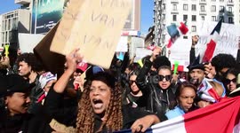 Hundreds of residents of the Dominican Republic in Madrid, Spain demonstrated in Plaza de Callao, protesting for the suspension of municipal elections in the Dominican Republic