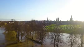 Residents in Shrewsbury battle against worst floods in 20 years