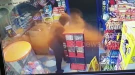 UK shopkeeper throws chilli powder over knife-wielding robber sending him fleeing