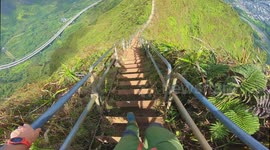 Stairway to Heaven in Hawaii, a journey to climb 3922 steps to top of a mountain