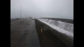 submersive waves on the port of Guenolé