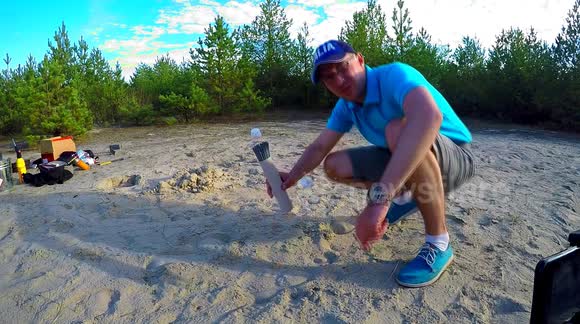 Crazy experiment sees marshmallow toasted with bunch of sparklers