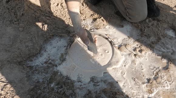 Samsung phone still works after being submerged in Coca-Cola mixed with baking soda and Mentos