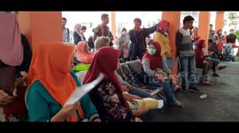 Padang city residents continue to be busy coming to the population and civil registration service despite being Covid-19