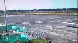 Airbus A320 BOUNCES on runway after hard landing in Chile