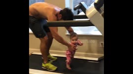 Adorable moment US dad helps baby girl walk on treadmill