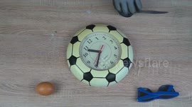 Hydraulic press destroying household objects [Experiment 11]