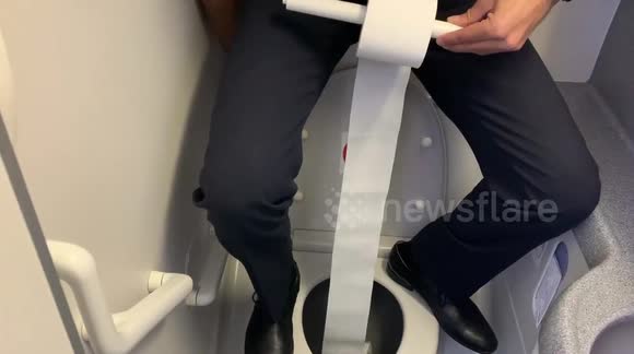 B-737 Toilets power