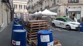 Coronavirus: strange outdoor hydroalcoholic gel laboratory spotted in Paris.Medias make comparison with Breaking Bad tv serie.28march2020.