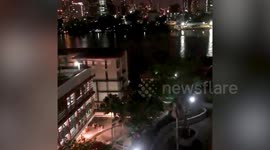 Bangkok residents and expats cheer for Covid-19 medics