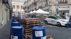 Open-air hydroalcoholic gel laboratory opens in Paris amid coronavirus shortage