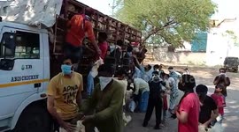People loot chicken from truck ferrying poultry amid corona lockdown in central India