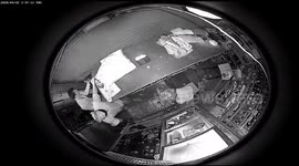 CCTV: Wine Shop Looted amid COVID-19 lockdown in western India