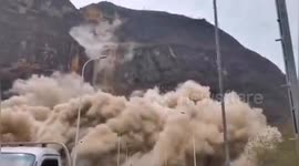 Dramatic landslide almost buries vehicles below in southern China