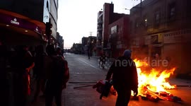 People protesting in the streets with saucepans, screams and songs