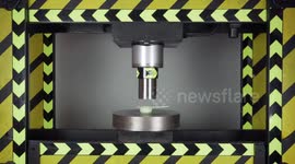 Serbian YouTubers show you how destructive a hydraulic press can be #2