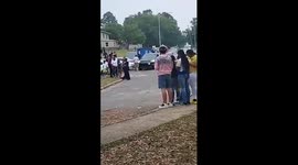 Large quarantined community in Florida gather disregarding COVID-19 outbreak