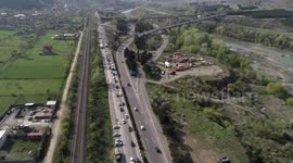 car traffic on the highway before closing cities