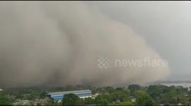Incredible moment sandstorm lashes city in northeast India