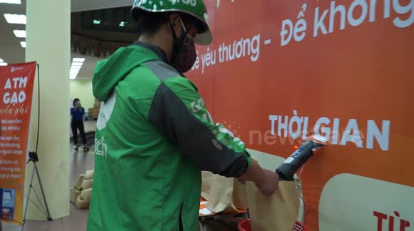 'Rice ATMs' provides free food for unemployed in Vietnam during COVID-19 pandemic