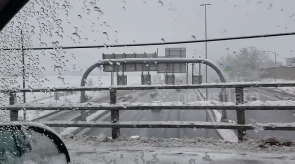 Snowy weather impacts driving conditions in Colorado