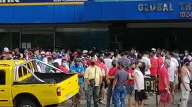 Philippines market is densely crowded despite COVID-19 social distancing restrictions