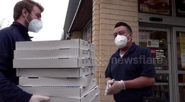 New York volunteers donate pizzas to essential workers