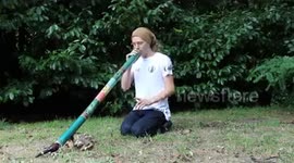 Shylowbii didgeridoo beatboxing!