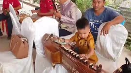 Cambodian toddler plays Khmer instrument with amazing skills
