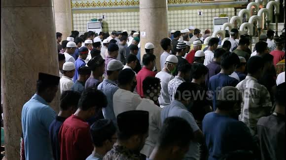 Indonesian Muslims attend prayers marking first night of Ramadan despite COVID-19 concerns