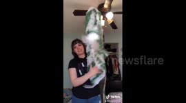 California woman goes viral on TikTok crocheting mats for the homeless