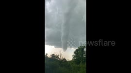 Tornado forms in skies above northern Texas