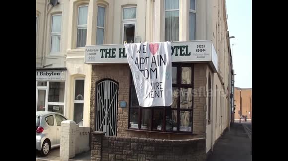 banner tribute to captain tom