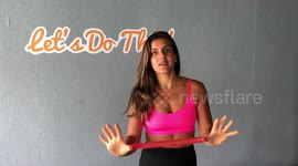 Personal trainer helps quarantined  use resistant bands more effecively