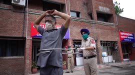 Indian police develop tongs designed to catch violators of the country's COVID-19 lockdown