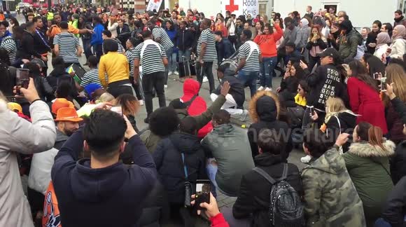 A Walk Through The Crowds Of Amsterdam During King's Day (2)