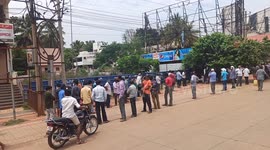 Long Queues Outside Liquor Shops As Stores Open After 41 Days in Southern India
