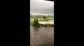 Hail storm is just railing my car rn ???? https://t.co/Ui4aU08vda