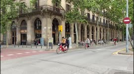 Life slowly returns to Barcelona