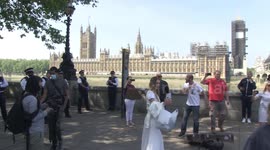 Anti-lockdown protester shouts police are 