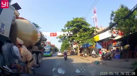 Motorcycle rider crashes into policeman as friend deserts him and runs away