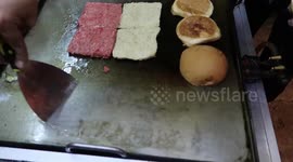 [Malaysia:Kuala Lumpur] - Street Food - Ramly Burger video recipe