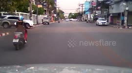 Food delivery rider cuts in front of car causing it to swerve to avoid crash